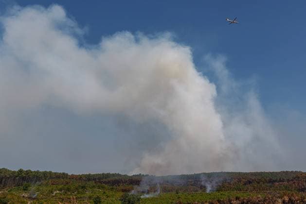 FIRE IN GIRONDE PHOTOPQR LE PARISIEN Olivier Corsan Lège-Cap-Ferret July 28, 2026 Lège-Cap-Ferret, Gironde, France, July 28, 2026 Firefighters, assisted by aerial resources—airplanes, helicopters, Dash, and Canadair, battled the flare-ups of the fires around the town of Lège Cap Ferret. Photo: LP Olivier Corsan FIRE IN GIRONDE Fire in southwestern France, July 28, 2026 Local Caption Lège Cap Ferret, Gironde, France  Copyright: xPHOTOPQR LExPARISIEN MAXPPPxOlivierxCorsanx 20260728LPA6212 20260728LPA6212