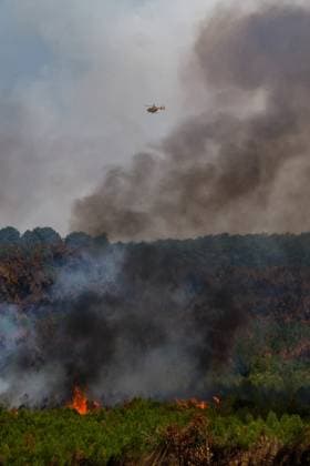 FIRE IN GIRONDE PHOTOPQR LE PARISIEN Olivier Corsan Lège-Cap-Ferret July 28, 2026 Lège-Cap-Ferret, Gironde, France, July 28, 2026 Firefighters, assisted by aerial resources—airplanes, helicopters, Dash, and Canadair, battled the flare-ups of the fires around the town of Lège Cap Ferret. Photo: LP Olivier Corsan FIRE IN GIRONDE Fire in southwestern France, July 28, 2026 Local Caption Lège Cap Ferret, Gironde, France  Copyright: xPHOTOPQR LExPARISIEN MAXPPPxOlivierxCorsanx 20260728LPA6219 20260728LPA6219