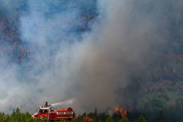 FIRE IN GIRONDE PHOTOPQR LE PARISIEN Olivier Corsan Lège-Cap-Ferret July 28, 2026 Lège-Cap-Ferret, Gironde, France, July 28, 2026 Firefighters, assisted by aerial resources—airplanes, helicopters, Dash, and Canadair, fought to contain the flare-ups around the town of Lège Cap Ferret. Photo: LP Olivier Corsan FIRE IN GIRONDE Fire in southwestern France, July 28, 2026 Local Caption Lège Cap Ferret, Gironde, France  Copyright: xPHOTOPQR LExPARISIEN MAXPPPxOlivierxCorsanx 20260728LPA6243 20260728LPA6243