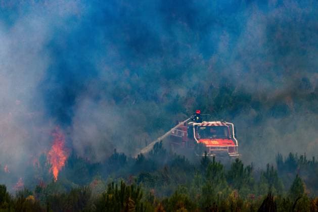 FIRE IN GIRONDE PHOTOPQR LE PARISIEN Olivier Corsan Lège-Cap-Ferret July 28, 2026 Lège-Cap-Ferret, Gironde, France, July 28, 2026 Firefighters, assisted by aerial resources—airplanes, helicopters, Dash, and Canadair, fought to contain the flare-ups around the town of Lège Cap Ferret. Photo: LP Olivier Corsan FIRE IN GIRONDE Fire in southwestern France, July 28, 2026 Local Caption Lège Cap Ferret, Gironde, France  Copyright: xPHOTOPQR LExPARISIEN MAXPPPxOlivierxCorsanx 20260728LPA6244 20260728LPA6244