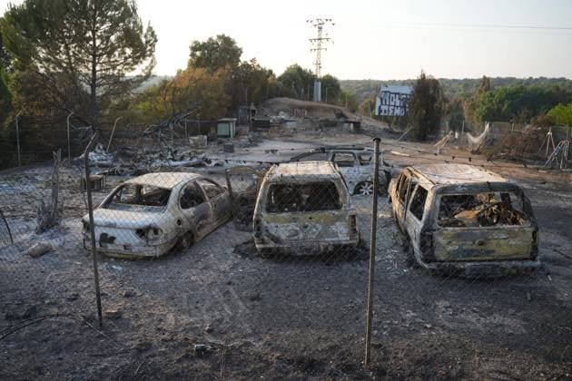 Helicopters, airplanes and firefighters help fight the fires in San Martin de Valdeiglesias, west of Madrid, Spain, Tuesday, July 28, 2026 Cordon Press 