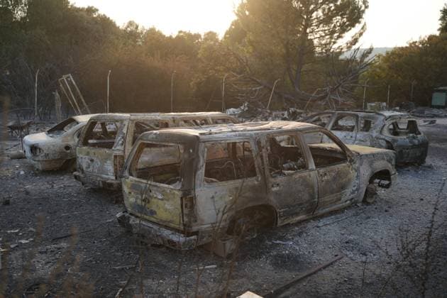 Helicopters, airplanes and firefighters help fight the fires in San Martin de Valdeiglesias, west of Madrid, Spain, Tuesday, July 28, 2026 Cordon Press 