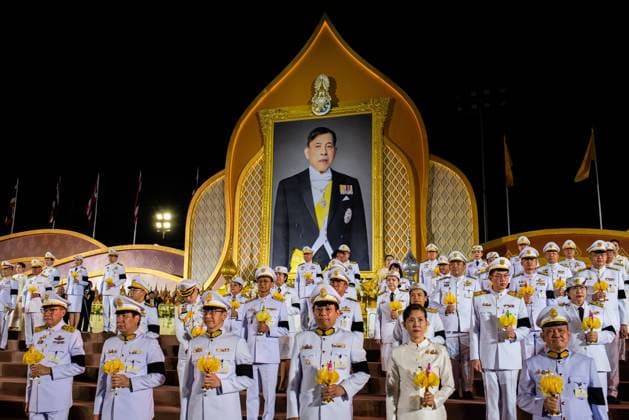 July 28, 2026, Bangkok, Thailand: Thai officials hold candles in front of a portrait of the King Vajiralongkorn during his 74th birthday celebration..Thai authorities held a celebration to mark the 74th birthday of King Maha Vajiralongkorn at Sanam Luang. Bangkok Thailand  - ZUMAs197 20260728_aaa_s197_083 Copyright: xPeeraponxBoonyakiatx