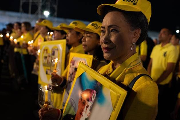 July 28, 2026, Bangkok, Thailand: Thai royalist supporters hold a portraits of Thai King Vajiralongkorn and candles during the King Vajiralongkorn s 74th birthday celebration..Thai authorities held a celebration to mark the 74th birthday of King Maha Vajiralongkorn at Sanam Luang. Bangkok Thailand - ZUMAs197 20260728_aaa_s197_082 Copyright: xPeeraponxBoonyakiatx