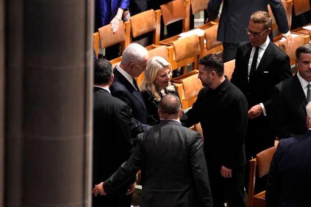Lindsey Graham funeral service - Washington Prime Minister Benjamin Netanyahu of Israel talks to Ukrainian President Volodymyr Zelensky at the funeral service for Senator Lindsey Graham at Washington National Cathedral in Washington on July 28, 2026. Photo by Yuri Gripas ABACAPRESS.COM Washington DC United States  Copyright: xGripasxYuri ABACAx