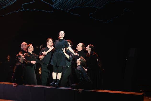 Die Darsteller des Musical Die Weiße Rose auf der Bühne. das Musical erzählt die Geschichte der gleichnamigen studentischen Widerstandsgruppe gegen das NS-Regime erzählt. Es ist die Premiere beim 37. Kölner Sommerfestival in der Kölner Philharmonie. Hauptdarseller sind FRIEDERIKE ZEIDLER als Sophie Scholl und JONATHAN GUTH als Hans Scholl *** The cast of the musical *The White Rose* takes the stage. The musical tells the story of the student resistance group of the same name that fought against the Nazi regime. It is the premiere at the 37th Cologne Summer Festival at the Cologne Philharmonic Hall. The lead actors are FRIEDERIKE ZEIDLER as Sophie Scholl and JONATHAN GUTH as Hans Scholl