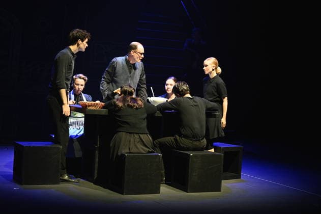 Die Darsteller des Musical Die Weiße Rose auf der Bühne. das Musical erzählt die Geschichte der gleichnamigen studentischen Widerstandsgruppe gegen das NS-Regime erzählt. Es ist die Premiere beim 37. Kölner Sommerfestival in der Kölner Philharmonie. Hauptdarseller sind FRIEDERIKE ZEIDLER als Sophie Scholl und JONATHAN GUTH als Hans Scholl *** The cast of the musical *The White Rose* takes the stage. The musical tells the story of the student resistance group of the same name that fought against the Nazi regime. It is the premiere at the 37th Cologne Summer Festival at the Cologne Philharmonic Hall. The lead actors are FRIEDERIKE ZEIDLER as Sophie Scholl and JONATHAN GUTH as Hans Scholl