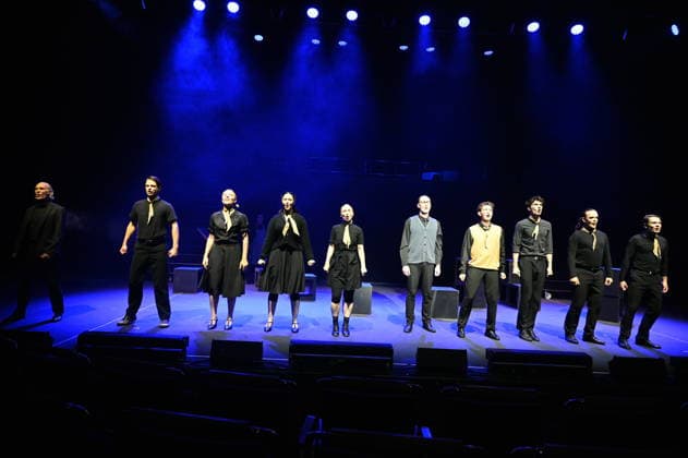 Die Darsteller des Musical Die Weiße Rose auf der Bühne. das Musical erzählt die Geschichte der gleichnamigen studentischen Widerstandsgruppe gegen das NS-Regime erzählt. Es ist die Premiere beim 37. Kölner Sommerfestival in der Kölner Philharmonie. Hauptdarseller sind FRIEDERIKE ZEIDLER als Sophie Scholl und JONATHAN GUTH als Hans Scholl *** The cast of the musical *The White Rose* takes the stage. The musical tells the story of the student resistance group of the same name that fought against the Nazi regime. It is the premiere at the 37th Cologne Summer Festival at the Cologne Philharmonic Hall. The lead actors are FRIEDERIKE ZEIDLER as Sophie Scholl and JONATHAN GUTH as Hans Scholl