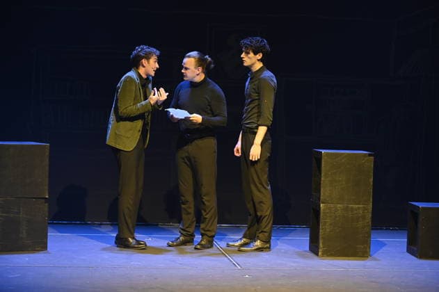 Die Darsteller des Musical Die Weiße Rose auf der Bühne. das Musical erzählt die Geschichte der gleichnamigen studentischen Widerstandsgruppe gegen das NS-Regime erzählt. Es ist die Premiere beim 37. Kölner Sommerfestival in der Kölner Philharmonie. Hauptdarseller sind FRIEDERIKE ZEIDLER als Sophie Scholl und JONATHAN GUTH als Hans Scholl *** The cast of the musical *The White Rose* takes the stage. The musical tells the story of the student resistance group of the same name that fought against the Nazi regime. It is the premiere at the 37th Cologne Summer Festival at the Cologne Philharmonic Hall. The lead actors are FRIEDERIKE ZEIDLER as Sophie Scholl and JONATHAN GUTH as Hans Scholl