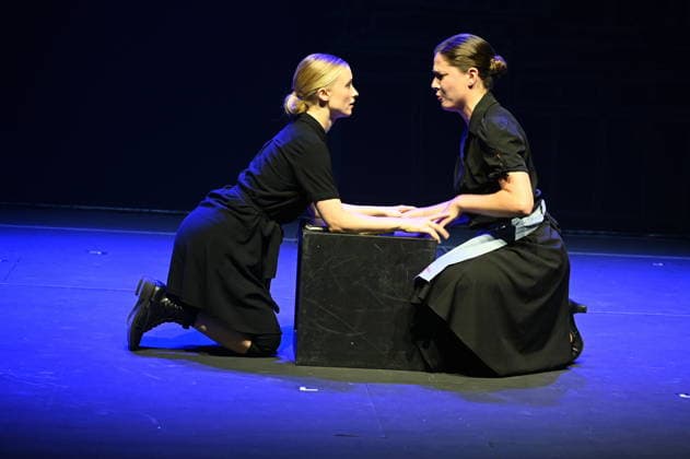 Die Darsteller des Musical Die Weiße Rose auf der Bühne. das Musical erzählt die Geschichte der gleichnamigen studentischen Widerstandsgruppe gegen das NS-Regime erzählt. Es ist die Premiere beim 37. Kölner Sommerfestival in der Kölner Philharmonie. Hauptdarseller sind FRIEDERIKE ZEIDLER als Sophie Scholl und JONATHAN GUTH als Hans Scholl *** The cast of the musical *The White Rose* takes the stage. The musical tells the story of the student resistance group of the same name that fought against the Nazi regime. It is the premiere at the 37th Cologne Summer Festival at the Cologne Philharmonic Hall. The lead actors are FRIEDERIKE ZEIDLER as Sophie Scholl and JONATHAN GUTH as Hans Scholl