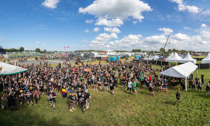Der Countdown läuft zum sonnigen 35 Wacken Open Air Dienstag und nur noch 24 Stunden bis zur offiziellen Eröffnung des Inflields durch die Veranstalte. Dien bisher eröffneten Eventflächen sind bereits so gut gefüllt, als wäre das Festival bereits gestartet, so sind fast alle der 85.000 Festivalbesucher eingetroffen. Pünktlich stimmt nun auch das Wetter, und die Hitze wird die kommenden Tage anhalten. Wacken Wacken open Air Schleswig Holstein Deutschland IVDJ6723-Pano *** The countdown is on for a sunny 35th Wacken Open Air Tuesday, and there are only 24 hours left until the official opening of the Infield by the organizers. The event areas that have been opened so far are already so packed that it feels as if the festival has alrea