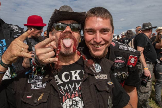 Der Countdown läuft zum sonnigen 35 Wacken Open Air Dienstag und nur noch 24 Stunden bis zur offiziellen Eröffnung des Inflields durch die Veranstalte. Dien bisher eröffneten Eventflächen sind bereits so gut gefüllt, als wäre das Festival bereits gestartet, so sind fast alle der 85.000 Festivalbesucher eingetroffen. Pünktlich stimmt nun auch das Wetter, und die Hitze wird die kommenden Tage anhalten. Wacken Wacken open Air Schleswig Holstein Deutschland IVDJ6859 *** The countdown is on for a sunny 35th Wacken Open Air Tuesday, and there are only 24 hours left until the official opening of the Infield by the organizers. The event areas that have been opened so far are already so packed that it feels as if the festival has already st