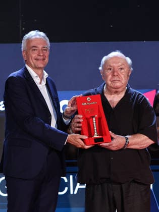 IPA87075691 - Soverato (CZ), 23rd edition of the Magna Graecia Film Festival—fourth night. Pictured: Councilman Gianluca Gallo, Lino Banfi with the Colonna d Oro  Copyright: xMarcoxProvvisionatox xMarcoxProvvisionatox 87075691