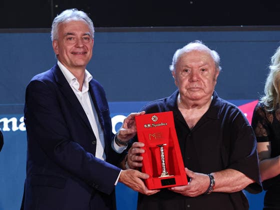 IPA87075692 - Soverato (CZ), 23rd edition of the Magna Graecia Film Festival—fourth night. Pictured: Councilman Gianluca Gallo, Lino Banfi with the Colonna d Oro  Copyright: xMarcoxProvvisionatox xMarcoxProvvisionatox 87075692
