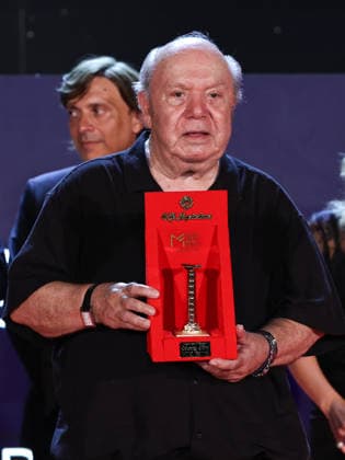 IPA87075697 - Soverato (CZ), 23rd edition of the Magna Graecia Film Festival—fourth night. Pictured: Lino Banfi is awarded the Colonna d Oro  Copyright: xMarcoxProvvisionatox xMarcoxProvvisionatox 87075697