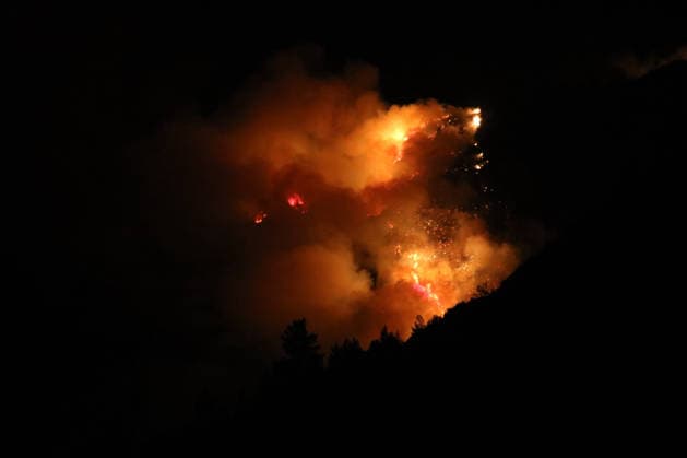 Crews battle forest fire in Antalya’s Kas district KAS, ANTALYA, TURKIYE - JULY 28: Flames and smoke rise from a forest fire as crews continue ground operations into the evening in the Kas district of Antalya, Turkiye, on July 28, 2026. Talip Demirci Anadolu Antalya Turkey. Editorial use only. Please get in touch for any other usage.  Copyright: x2026xAnadoluxTalipxDemircix