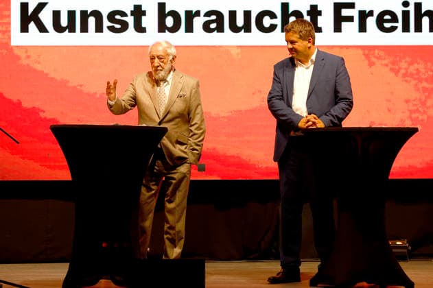 Dieter Hallervorden und Sven Schulze beim Auftakt der Gesprächsreihe Kunst braucht Freiheit im Capitol. Halle (Saale), 28.07.2026 *** Dieter Hallervorden and Sven Schulze at the kickoff of the Art Needs Freedom lecture series at the Capitol Halle Saale, July 28, 2026 Foto:xR.xStoffelsx xFuturexImagex hallervorden_schulze_6711