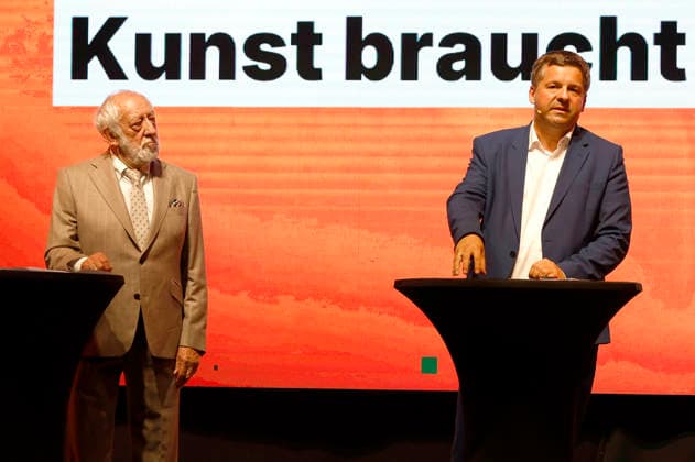 Dieter Hallervorden und Sven Schulze beim Auftakt der Gesprächsreihe Kunst braucht Freiheit im Capitol. Halle (Saale), 28.07.2026 *** Dieter Hallervorden and Sven Schulze at the kickoff of the Art Needs Freedom lecture series at the Capitol Halle Saale, July 28, 2026 Foto:xR.xStoffelsx xFuturexImagex hallervorden_schulze_6713