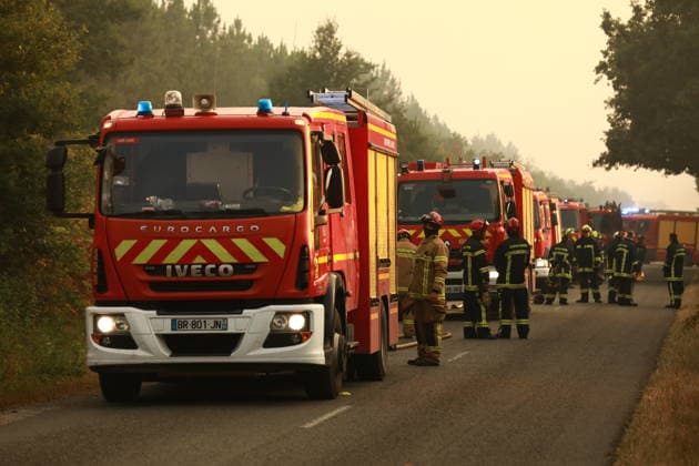 Firefighting efforts continue in southwestern France MIRABEL-ET-BLACONS, FRANCE - JULY 28: Firefighters continue battling a wildfire near the town of Mirabel-et-Blacons in southeastern France on July 28, 2026, as high temperatures, low humidity and shifting winds complicate containment efforts while authorities evacuate thousands of people from campsites in the country s southwest. In southwestern France, authorities evacuated around 4,000 people from campsites in Lacanau, according to the Gironde prefecture. Mohamad Salaheldin Abdelghani Alsayed Anadolu Mirabel-et-blacons France. Editorial use only. Please get in touch for any other usage.  Copyright: x2026xAnadoluxMohamadxSalaheldinxAbdelghanixAlsayedx