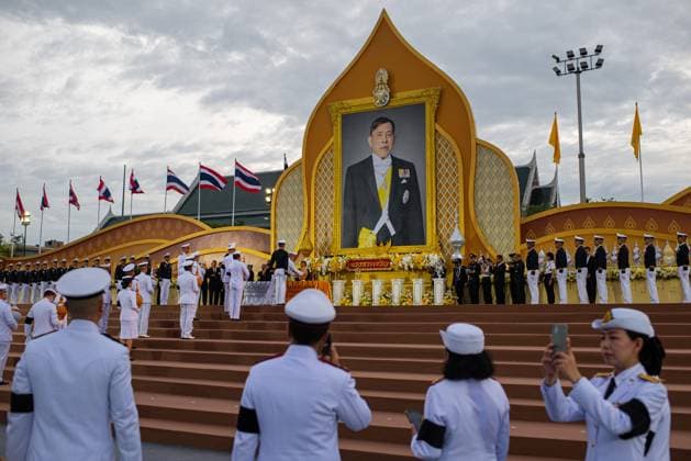 Thai King Vajiralongkorn s 74th birthday celebration in Bangkok, Thailand - 28 Jul 2026 Thai officials wait for a queue to give their respect in front of a portrait of the King Vajiralongkorn during his 74th birthday celebration. Thai authorities held a celebration to mark the 74th birthday of King Maha Vajiralongkorn at Sanam Luang. Bangkok Thailand Copyright: xPeeraponxBoonyakiatx xSOPAxImagesx Peerapon-Boonyakiat-1440217