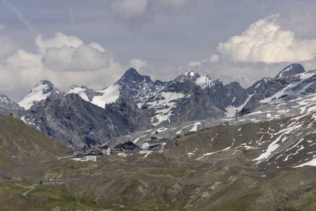 Skisportanlagen am Stilfserjoch, Bormioseite, Valdidentro, Italien Skisport facilities on the Stelvio Pass, Bormioseite, Valdidentro, Italy Copyright: imageBROKER MichaelxSzönyi ibxszn18595928.jpg