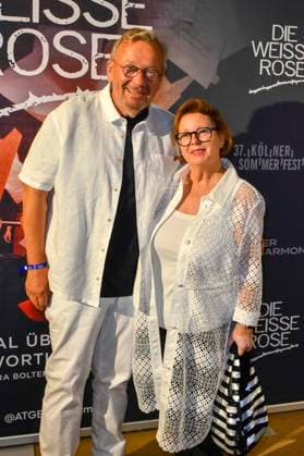 ABB SOMMERFESTIVAL- Bernd Stelter mit Frau Anke Stelter zu Gast auf dem roten Teppich bei der eroeffnungs Gala des 37.Koelner Sommerfestival mit dem Musical Die Weisse Rose in der Koelner Philharmonie am 28.07.2026 in Koeln Hamburg Deutschland *** ABB SUMMER FESTIVAL: Bernd Stelter and his wife Anke Stelter were guests on the red carpet at the opening gala of the 37th Cologne Summer Festival, featuring the musical *Die Weisse Rose* at the Cologne Philharmonie on July 28, 2026, in Cologne, Hamburg Germany