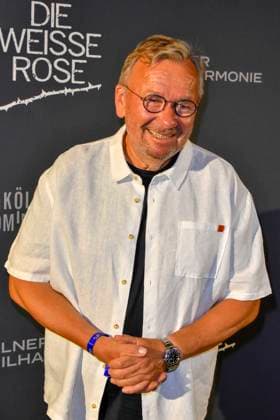 ABB SOMMERFESTIVAL- Bernd Stelter Musiker zu Gast auf dem roten Teppich bei der eroeffnungs Gala des 37.Koelner Sommerfestival mit dem Musical Die Weisse Rose in der Koelner Philharmonie am 28.07.2026 in Koeln Hamburg Deutschland *** ABB SUMMER FESTIVAL: Bernd Stelter, musician, appears on the red carpet at the opening gala of the 37th Cologne Summer Festival, featuring the musical *Die Weisse Rose* at the Cologne Philharmonic Hall on July 28, 2026, in Cologne, Hamburg, Germany