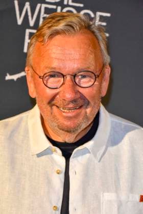 ABB SOMMERFESTIVAL- Bernd Stelter Musiker zu Gast auf dem roten Teppich bei der eroeffnungs Gala des 37.Koelner Sommerfestival mit dem Musical Die Weisse Rose in der Koelner Philharmonie am 28.07.2026 in Koeln Hamburg Deutschland *** ABB SUMMER FESTIVAL: Bernd Stelter, musician, appears on the red carpet at the opening gala of the 37th Cologne Summer Festival, featuring the musical *Die Weisse Rose* at the Cologne Philharmonic Hall on July 28, 2026, in Cologne, Hamburg, Germany