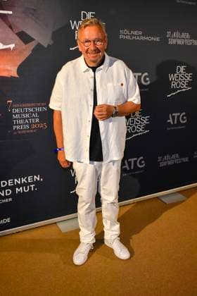 ABB SOMMERFESTIVAL- Bernd Stelter Musiker zu Gast auf dem roten Teppich bei der eroeffnungs Gala des 37.Koelner Sommerfestival mit dem Musical Die Weisse Rose in der Koelner Philharmonie am 28.07.2026 in Koeln Hamburg Deutschland *** ABB SUMMER FESTIVAL: Bernd Stelter, musician, appears on the red carpet at the opening gala of the 37th Cologne Summer Festival, featuring the musical *Die Weisse Rose* at the Cologne Philharmonic Hall on July 28, 2026, in Cologne, Hamburg, Germany