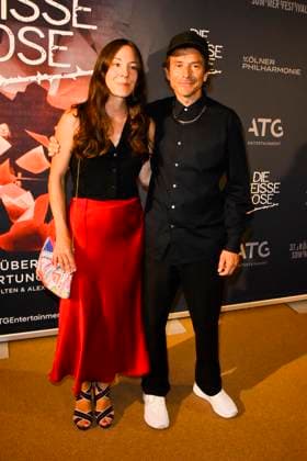 ABB SOMMERFESTIVAL- Joris Gratwohl mit Anne-Catherine Studer zu Gast auf dem roten Teppich bei der eroeffnungs Gala des 37.Koelner Sommerfestival mit dem Musical Die Weisse Rose in der Koelner Philharmonie am 28.07.2026 in Koeln Hamburg Deutschland *** ABB SUMMER FESTIVAL: Joris Gratwohl and Anne Catherine Studer appeared on the red carpet at the opening gala of the 37th Cologne Summer Festival, featuring the musical *Die Weisse Rose* at the Cologne Philharmonie on July 28, 2026, in Cologne, Hamburg, Germany