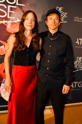 ABB SOMMERFESTIVAL- Joris Gratwohl mit Anne-Catherine Studer zu Gast auf dem roten Teppich bei der eroeffnungs Gala des 37.Koelner Sommerfestival mit dem Musical Die Weisse Rose in der Koelner Philharmonie am 28.07.2026 in Koeln Hamburg Deutschland *** ABB SUMMER FESTIVAL: Joris Gratwohl and Anne Catherine Studer appeared on the red carpet at the opening gala of the 37th Cologne Summer Festival, featuring the musical *Die Weisse Rose* at the Cologne Philharmonie on July 28, 2026, in Cologne, Hamburg, Germany