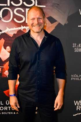 ABB SOMMERFESTIVAL- Guido Renner Schauspieler zu Gast auf dem roten Teppich bei der eroeffnungs Gala des 37.Koelner Sommerfestival mit dem Musical Die Weisse Rose in der Koelner Philharmonie am 28.07.2026 in Koeln Hamburg Deutschland *** ABB SUMMER FESTIVAL: Actor Guido Renner walks the red carpet at the opening gala of the 37th Cologne Summer Festival, featuring the musical *Die Weisse Rose* at the Cologne Philharmonic Hall on July 28, 2026, in Cologne, Hamburg, Germany