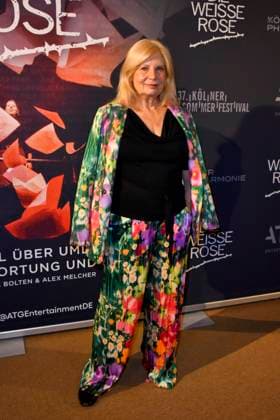 ABB SOMMERFESTIVAL- Sabine Postel Schauspielerin zu Gast auf dem roten Teppich bei der eroeffnungs Gala des 37.Koelner Sommerfestival mit dem Musical Die Weisse Rose in der Koelner Philharmonie am 28.07.2026 in Koeln Hamburg Deutschland *** ABB SUMMER FESTIVAL: Actress Sabine Postel walks the red carpet at the opening gala of the 37th Cologne Summer Festival, featuring the musical *Die Weisse Rose* at the Cologne Philharmonie on July 28, 2026, in Cologne, Hamburg, Germany