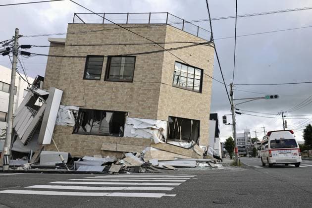 Aftermath of strong earthquake in Kumamoto Photo taken on July 29, 2026, shows collapsed buildings in Yatsushiro, Kumamoto Prefecture, a day after a powerful earthquake struck the southwestern Japan prefecture and its vicinity.  A14AA0005624381P