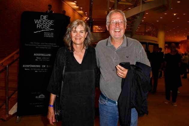 ABB SOMMERFESTIVAL- Ulrike Nasse-Meyfarth Dr. Roland Nasse Ehepaar zu Gast auf dem roten Teppich bei der eroeffnungs Gala des 37.Koelner Sommerfestival mit dem Musical Die Weisse Rose in der Koelner Philharmonie am 28.07.2026 in Koeln Hamburg Deutschland *** ABB SUMMER FESTIVAL Ulrike Nasse Meyfarth and Dr. Roland Nasse, a married couple, appeared on the red carpet at the opening gala of the 37th Cologne Summer Festival, featuring the musical *Die Weisse Rose* at the Cologne Philharmonie on July 28, 2026, in Cologne, Hamburg, Germany