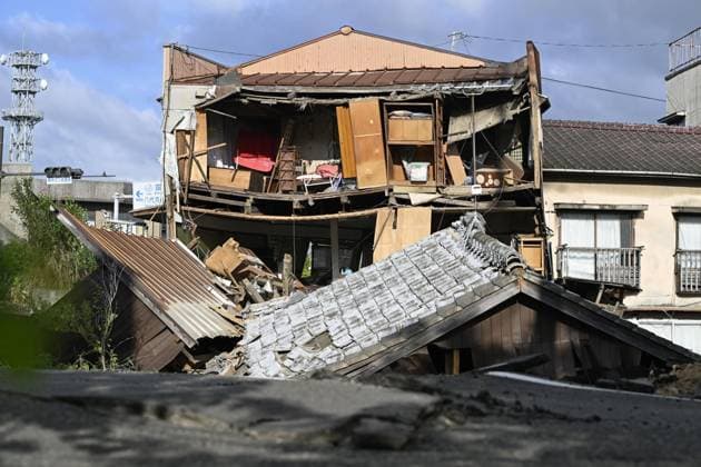 Aftermath of strong earthquake in Kumamoto Photo taken on July 29, 2026, shows a collapsed building in Yatsushiro, Kumamoto Prefecture, a day after a powerful earthquake struck the southwestern Japan prefecture and its vicinity.  A14AA0005624386P