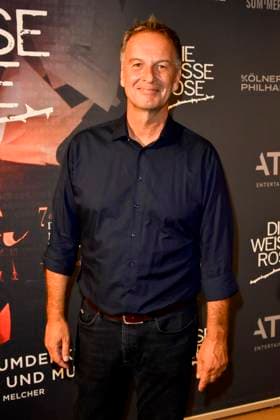 ABB SOMMERFESTIVAL- Claus Lufen ARD Sport Moderator zu Gast auf dem roten Teppich bei der eroeffnungs Gala des 37.Koelner Sommerfestival mit dem Musical Die Weisse Rose in der Koelner Philharmonie am 28.07.2026 in Koeln Hamburg Deutschland *** ABB SUMMER FESTIVAL: Claus Lufen, ARD sports anchor, appears on the red carpet at the opening gala of the 37th Cologne Summer Festival, featuring the musical *Die Weisse Rose* at the Cologne Philharmonic Hall on July 28, 2026, in Cologne, Hamburg, Germany