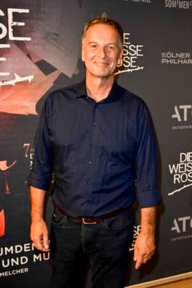 ABB SOMMERFESTIVAL- Claus Lufen ARD Sport Moderator zu Gast auf dem roten Teppich bei der eroeffnungs Gala des 37.Koelner Sommerfestival mit dem Musical Die Weisse Rose in der Koelner Philharmonie am 28.07.2026 in Koeln Hamburg Deutschland *** ABB SUMMER FESTIVAL: Claus Lufen, ARD sports anchor, appears on the red carpet at the opening gala of the 37th Cologne Summer Festival, featuring the musical *Die Weisse Rose* at the Cologne Philharmonic Hall on July 28, 2026, in Cologne, Hamburg, Germany