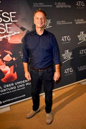 ABB SOMMERFESTIVAL- Claus Lufen ARD Sport Moderator zu Gast auf dem roten Teppich bei der eroeffnungs Gala des 37.Koelner Sommerfestival mit dem Musical Die Weisse Rose in der Koelner Philharmonie am 28.07.2026 in Koeln Hamburg Deutschland *** ABB SUMMER FESTIVAL: Claus Lufen, ARD sports anchor, appears on the red carpet at the opening gala of the 37th Cologne Summer Festival, featuring the musical *Die Weisse Rose* at the Cologne Philharmonic Hall on July 28, 2026, in Cologne, Hamburg, Germany