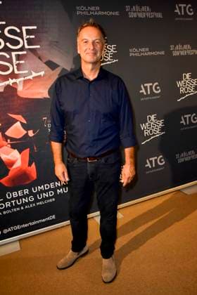ABB SOMMERFESTIVAL- Claus Lufen ARD Sport Moderator zu Gast auf dem roten Teppich bei der eroeffnungs Gala des 37.Koelner Sommerfestival mit dem Musical Die Weisse Rose in der Koelner Philharmonie am 28.07.2026 in Koeln Hamburg Deutschland *** ABB SUMMER FESTIVAL: Claus Lufen, ARD sports anchor, appears on the red carpet at the opening gala of the 37th Cologne Summer Festival, featuring the musical *Die Weisse Rose* at the Cologne Philharmonic Hall on July 28, 2026, in Cologne, Hamburg, Germany