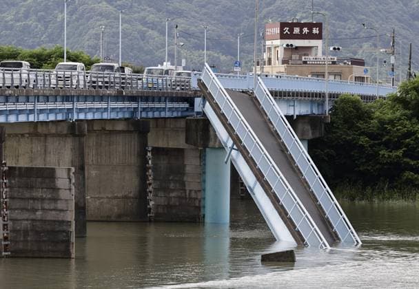 Aftermath of strong earthquake in Kumamoto A collapsed bridge is pictured in Yatsushiro, Kumamoto Prefecture, on July 29, 2026, a day after a powerful earthquake struck the southwestern Japan prefecture and its vicinity.  A14AA0005624392P