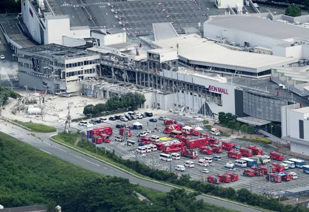 Aftermath of strong earthquake in Kumamoto Photo taken from a Kyodo News helicopter on July 29, 2026, shows a destroyed Aeon Mall building in Kashima, Kumamoto Prefecture, a day after an explosion apparently triggered by a gas leak following a powerful earthquake that hit the southwestern Japan prefecture.  A14AA0005624413P