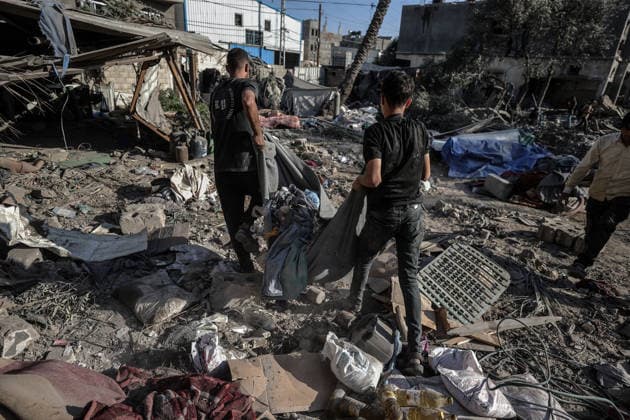 Israel continues its attacks on Gaza despite ceasefire DEIR AL-BALAH, GAZA, PALESTINE - JULY 29: Palestinians sift through the debris to salvage whatever belongings they can rescue as residential areas suffer extensive destruction following Israeli military attacks that violate the ceasefire, on July 29, 2026 in Deir al-Balah, Gaza, Palestine. Ali Jadallah Anadolu Deir al-Balah Gaza. Editorial use only. Please get in touch for any other usage.  Copyright: x2026xAnadoluxAlixJadallahx