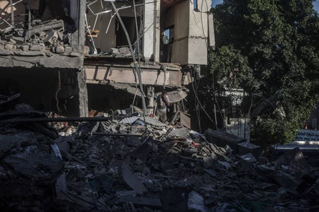 Israel continues its attacks on Gaza despite ceasefire DEIR AL-BALAH, GAZA, PALESTINE - JULY 29: Residential areas suffer extensive destruction as Israeli military attacks violate the ceasefire, on July 29, 2026 in Deir al-Balah, Gaza, Palestine. Ali Jadallah Anadolu Deir al-Balah Gaza. Editorial use only. Please get in touch for any other usage.  Copyright: x2026xAnadoluxAlixJadallahx