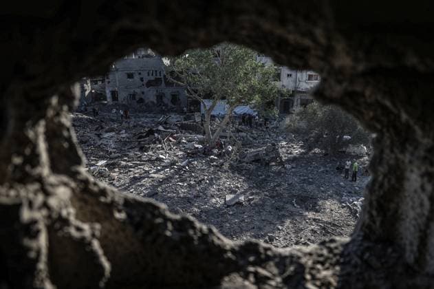 Israel continues its attacks on Gaza despite ceasefire DEIR AL-BALAH, GAZA, PALESTINE - JULY 29: Palestinians sift through the debris to salvage whatever belongings they can rescue as residential areas suffer extensive destruction following Israeli military attacks that violate the ceasefire, on July 29, 2026 in Deir al-Balah, Gaza, Palestine. Ali Jadallah Anadolu Deir al-Balah Gaza. Editorial use only. Please get in touch for any other usage.  Copyright: x2026xAnadoluxAlixJadallahx