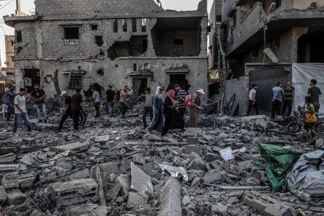 Israel continues its attacks on Gaza despite ceasefire DEIR AL-BALAH, GAZA, PALESTINE - JULY 29: Palestinians sift through the debris to salvage whatever belongings they can rescue as residential areas suffer extensive destruction following Israeli military attacks that violate the ceasefire, on July 29, 2026 in Deir al-Balah, Gaza, Palestine. Ali Jadallah Anadolu Deir al-Balah Gaza. Editorial use only. Please get in touch for any other usage.  Copyright: x2026xAnadoluxAlixJadallahx