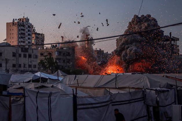 PALESTINIAN TERRITORIES, GAZA - JULY 29, 2026: An Israeli airstrike hits the Al-Muttaqin Mosque and adjacent buildings in the Yarmouk neighbourhood. Hassan Alzaanin TASS  95583944