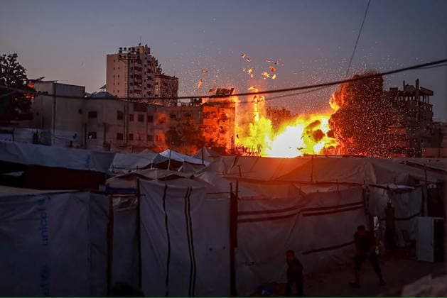 PALESTINIAN TERRITORIES, GAZA - JULY 29, 2026: An Israeli airstrike hits the Al-Muttaqin Mosque and adjacent buildings in the Yarmouk neighbourhood. Hassan Alzaanin TASS  95583979