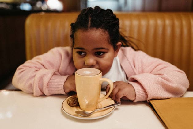 Breakfast in a Retro 1970s Diner Cape Town, Western Cape, South Africa CR_YNJN260722-2084781-01 ,model released, Symbolfoto ,property released