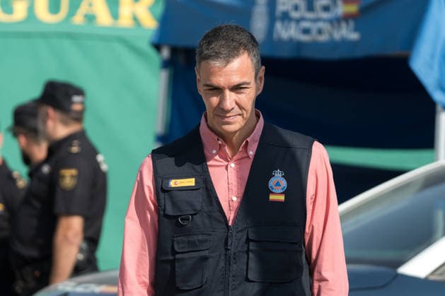 Sánchez Visits the Navalcarnero Forward Command Post for the Madrid Wildfires Prime Minister Pedro Sánchez during a visit to the Forward Command Post (PMA) for the Madrid wildfires on July 29, 2026, in Navalcarnero, Madrid, Spain. Sánchez attended a meeting of the State Coordination and Management Committee (CECOD) to oversee the firefighting efforts against the severe wildfires affecting the Sierra Oeste region of Madrid and neighboring provinces. July 29, 2026. Diego Radamé. Navalcarnero, Madrid Navalcarnero, Madrid, Spain  Copyright: xDiegoxRadamÃ sx 7693466